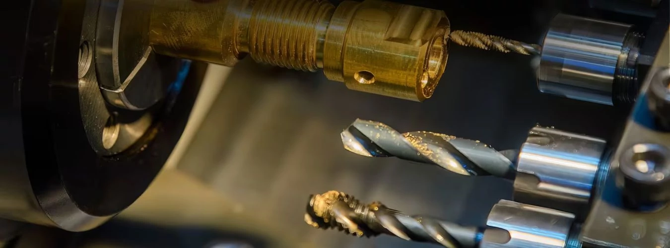 Szerszámok CNC forgácsoláshoz és kisgépekhez