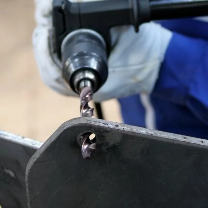 Fém-megmunkálás kisgéppel